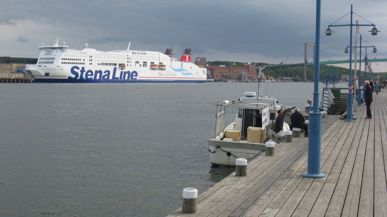 Die Stena Scandinavica von Eriksberg auf der Nordseite des Göta älv aus gesehen