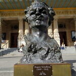 august_strindberg_vor_dem_dramaten_stockholm