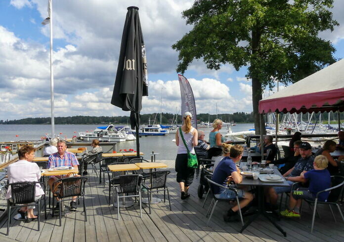Sundbyholm, eine Perle am Mälaren - Schloss und Strand, Gästehafen und Ausflugsziel