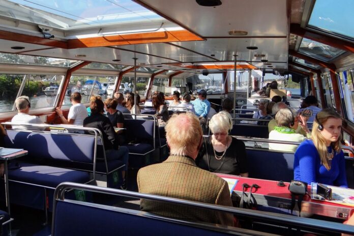 Stockholm Bootstour unter den Brücken